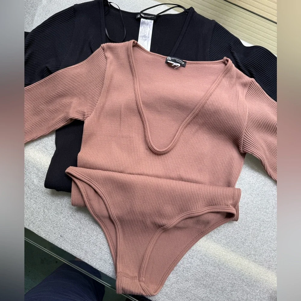 1x$10 or 2x$15 Bundle! Lot of 3 BodySuits - Black, Brown & Black sheer shoulder - Picture 11 of 16